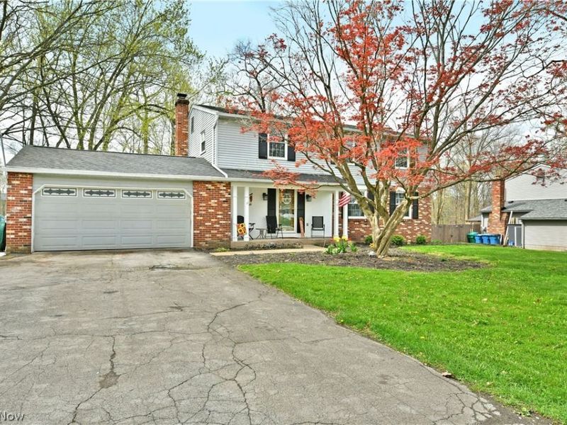 8560 Black Oak Drive NE, Warren, OH 44484 Photo 2