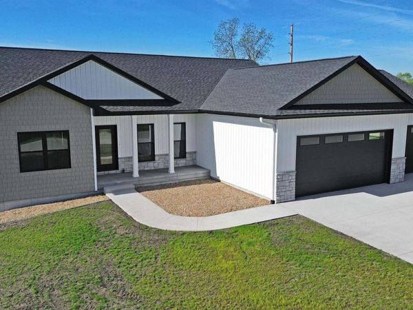 101 Pine Ridge Road, New Hartford, IA 50660