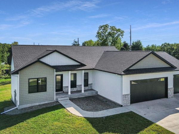 101 Pine Ridge Road, New Hartford, IA 50660