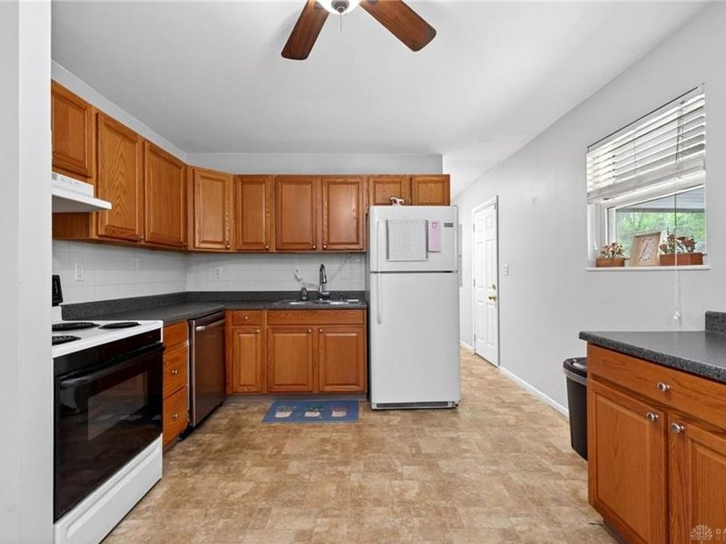 2812 Pinegrove Drive, Miami Township, OH 45449 Photo 12