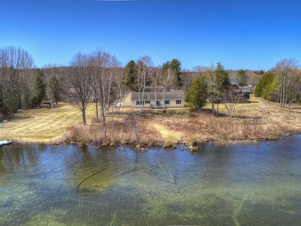 533 Lake Shore Drive S, Lake Leelanau, MI 49653