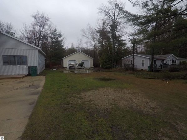 900 Lake Mitchell Drive E, Cadillac, MI 49601