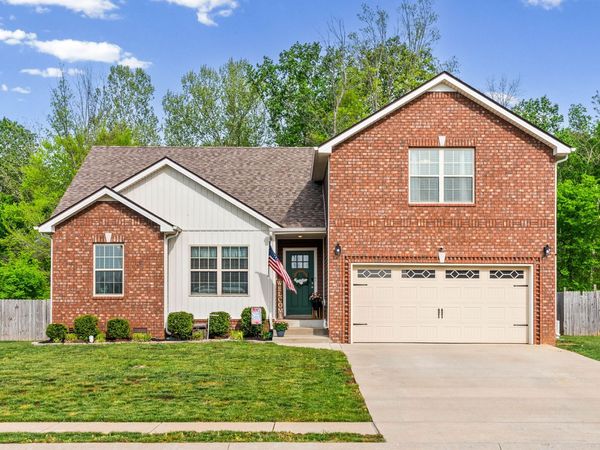 2324 Colston Dr, Clarksville, TN 37042