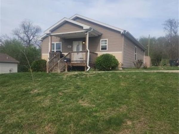 1607 S 14th Street, St Joseph, MO 64503