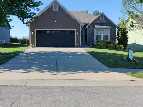 13782 Valleyview Way, Bonner Springs, KS 66012