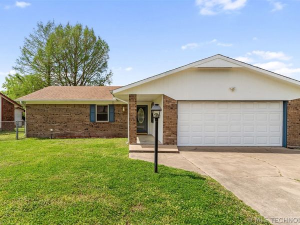 1208 Colonial Drive , Pryor, OK 74361