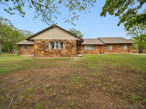 5807 Arrowhead Drive , Sand Springs, OK 74063