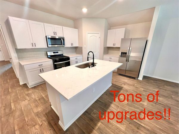 426 W Wirecrested DR W, Lockhart, TX 78644