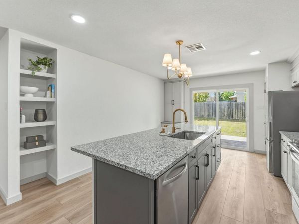 211 Banner Ave, Leander, TX 78641