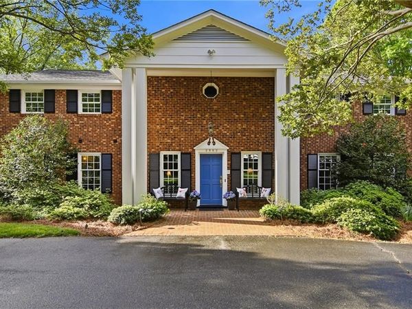 2862 Robinhood Road, Winston-Salem, NC 27106