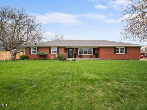 390 Virginia Drive , Wauseon, OH 43567