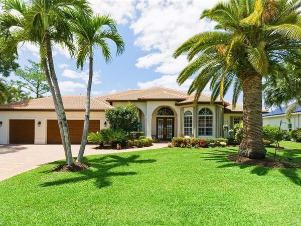 2076 Imperial CIR, NAPLES, FL 34110