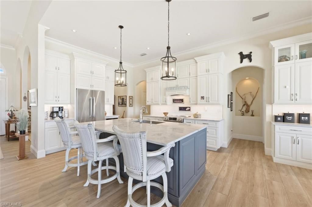 2076 Imperial Cir, Naples, FL 34110 Photo