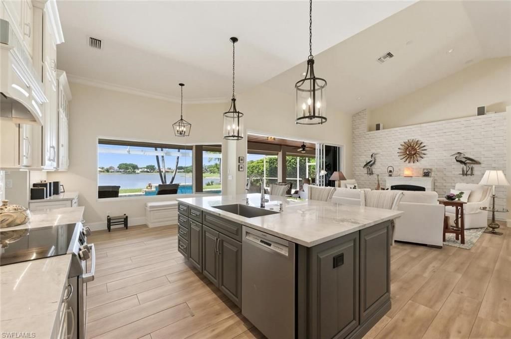 2076 Imperial Cir, Naples, FL 34110 Photo