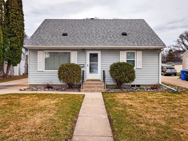 1633 10th Avenue S, Fargo, ND 58103