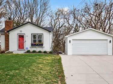 140 Hickory Street, Mahtomedi, MN 55115