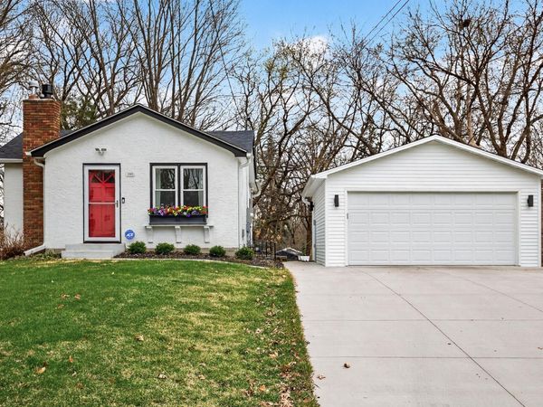 140 Hickory Street , Mahtomedi, MN 55115