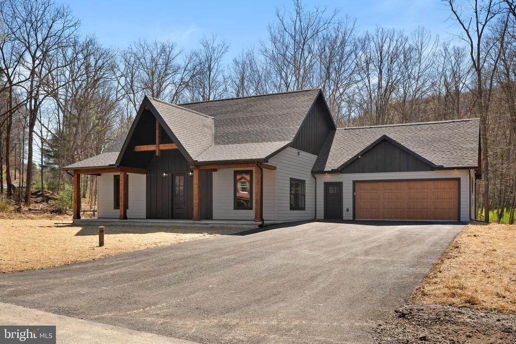 9062 MURRAY RUN ROAD, HUNTINGDON, PA 16652