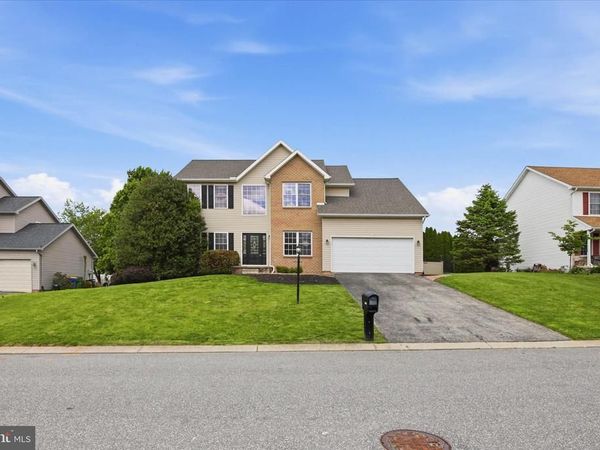 2166 LUCY LANE, YORK, PA 17404