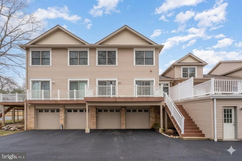 105 High Pointe Drive, Hummelstown, PA 17036 Main Photo