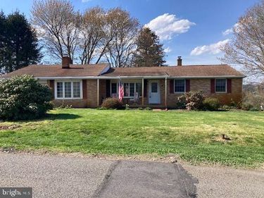 33 3RD AVENUE, POTTSVILLE, PA 17901