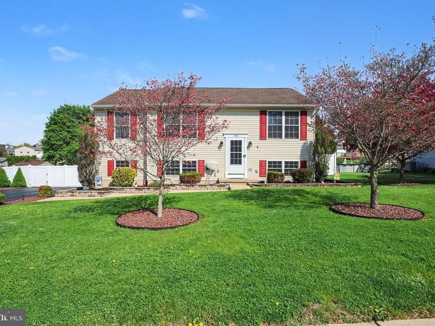 405 Steven Drive, York, PA 17406 Main Photo