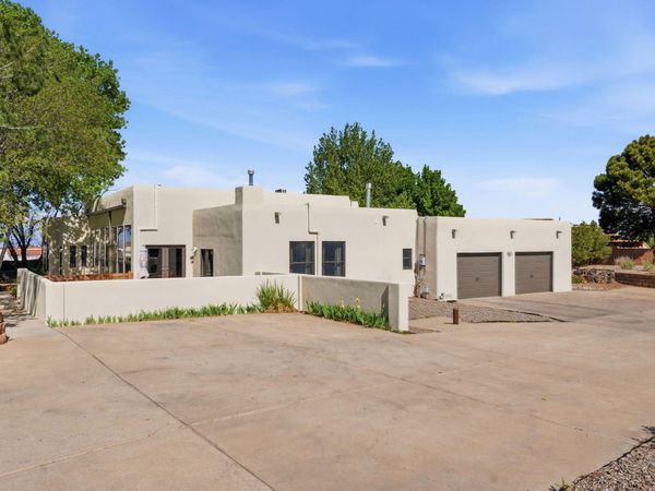 12107 Holly Avenue NE, Albuquerque, NM 87122