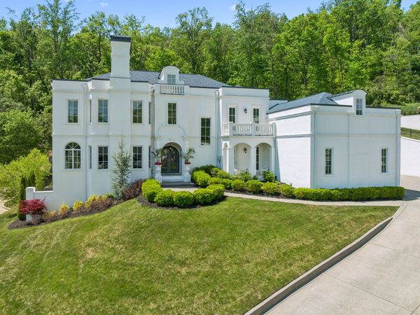 1077 Stockett Dr, Nashville, TN 37221