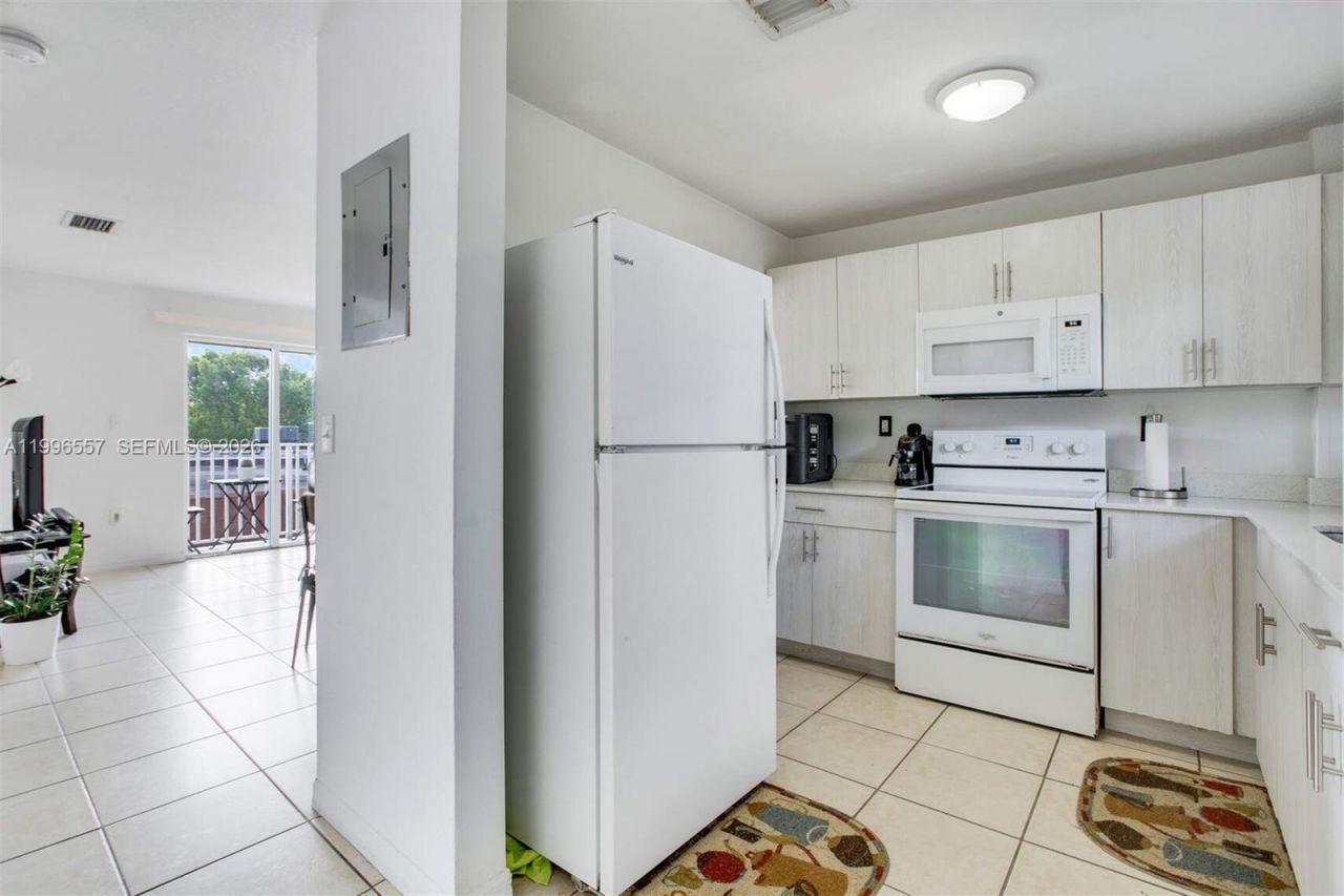 1349 SW 3rd St, Unit 5, Miami, FL 33135 Photo