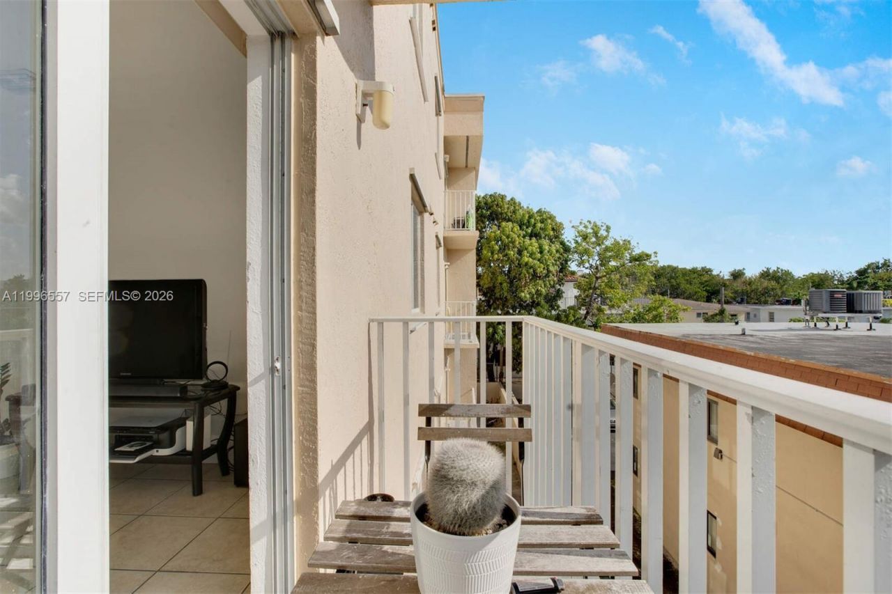 1349 SW 3rd St, Unit 5, Miami, FL 33135 Photo