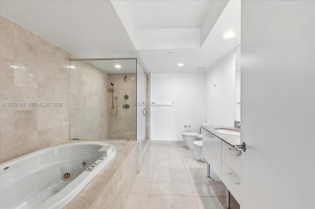 17201 Collins Ave, Unit 1107, Sunny Isles Beach, FL 33160 Photo