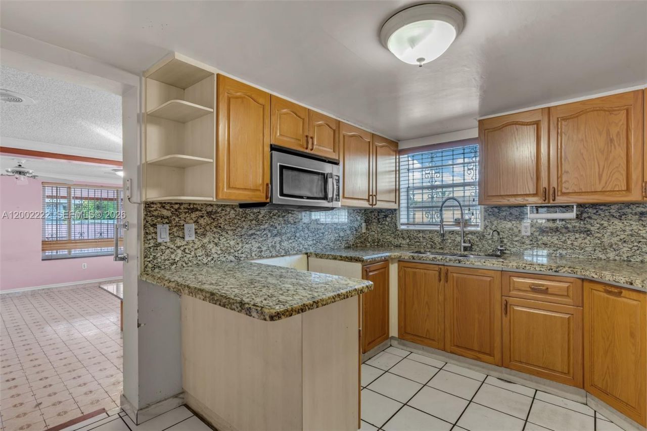 3194 SW 6th St, Miami, FL 33135 Photo