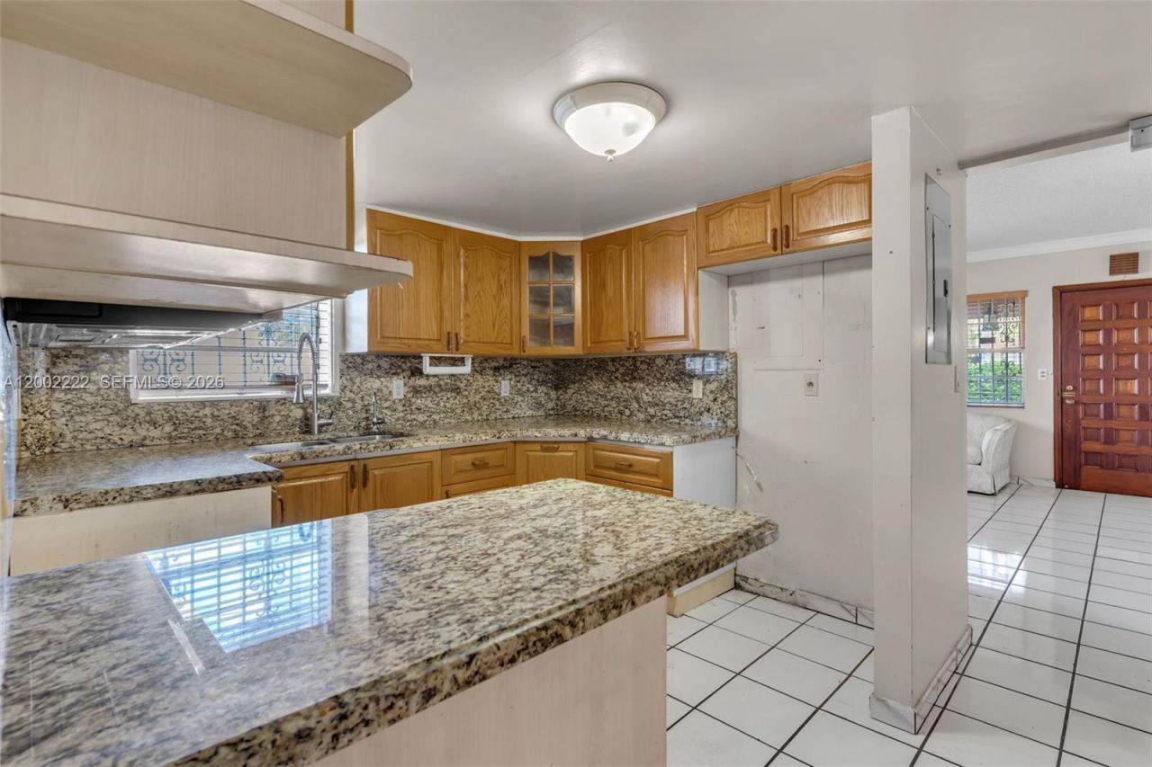 3194 SW 6th St, Miami, FL 33135 Photo