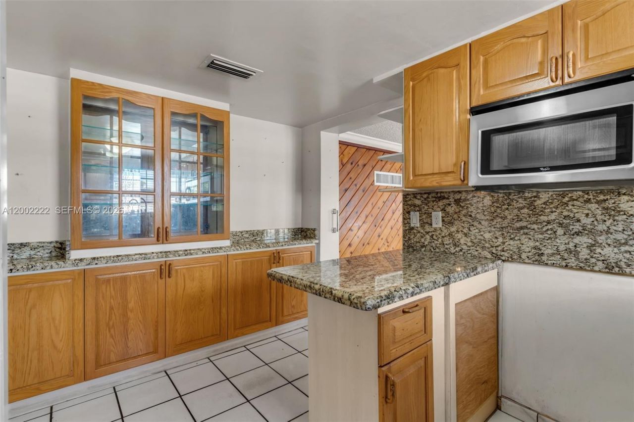 3194 SW 6th St, Miami, FL 33135 Photo