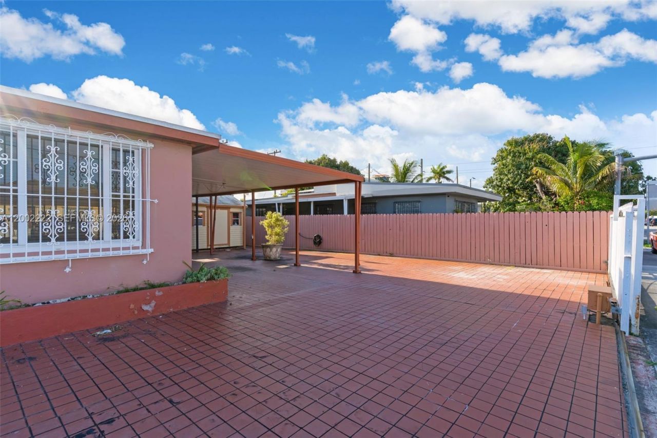 3194 SW 6th St, Miami, FL 33135 Photo