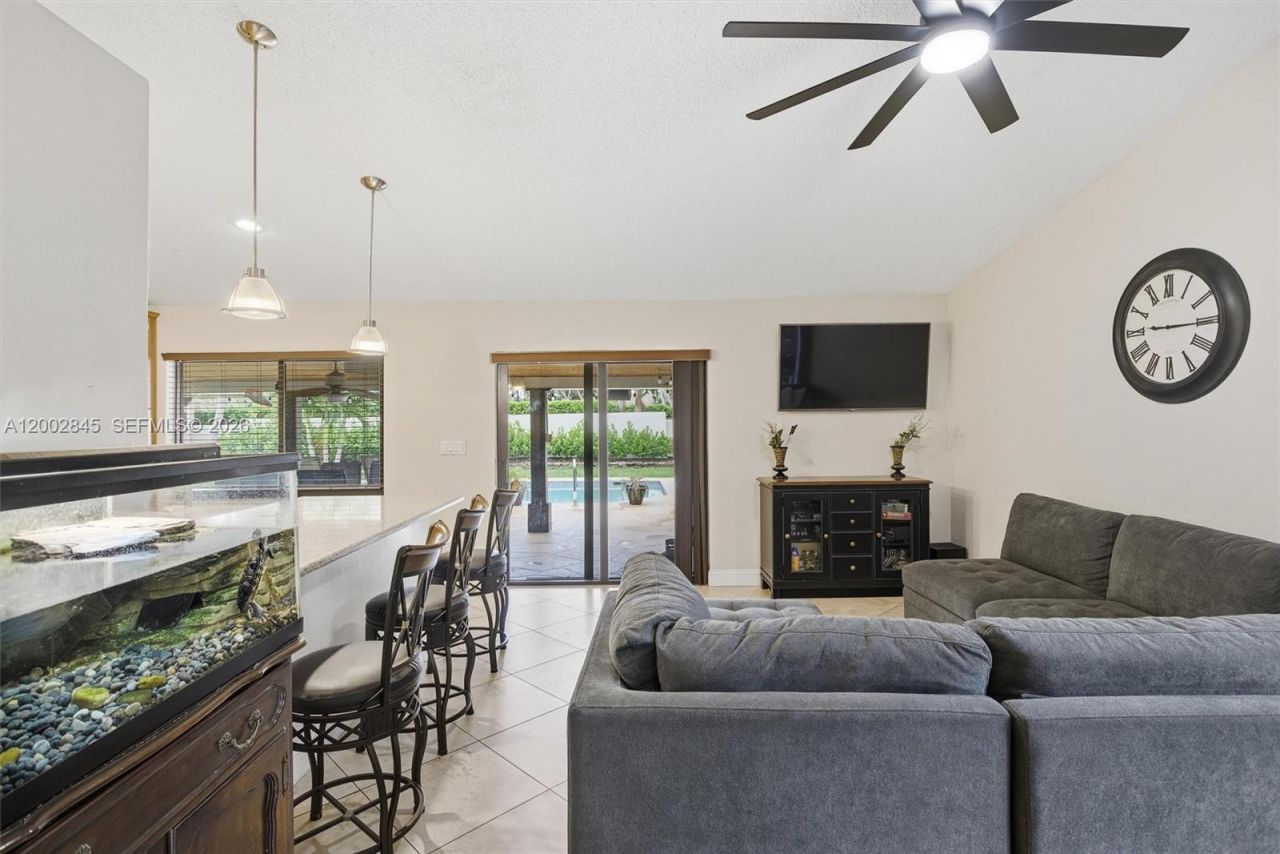 921 Monticello Ave, Davie, FL 33325 Photo