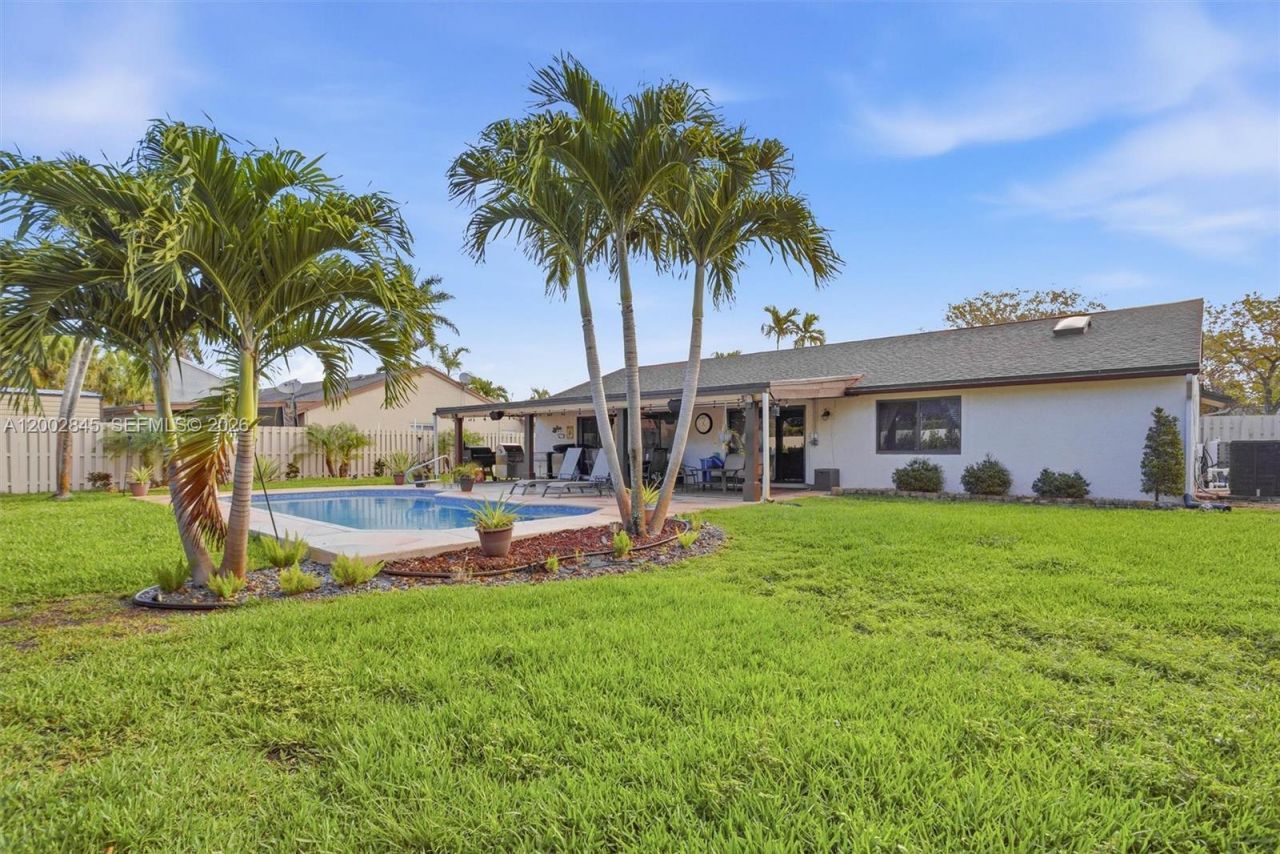 921 Monticello Ave, Davie, FL 33325 Photo