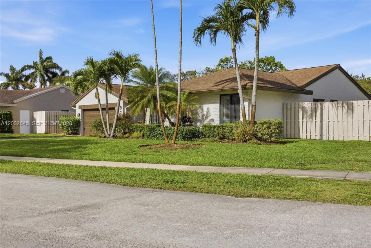 921 Monticello Ave, Davie, FL 33325 Photo