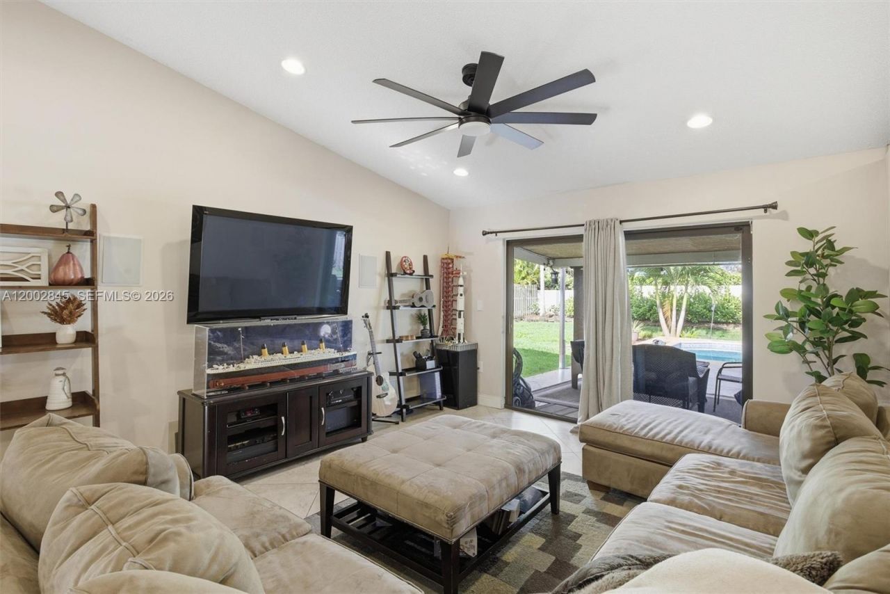 921 Monticello Ave, Davie, FL 33325 Photo