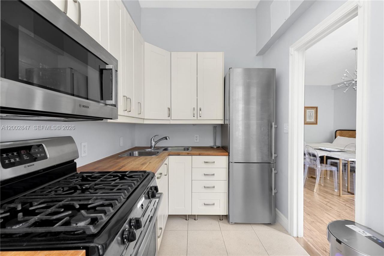 2421 Lake Pancoast Dr, Unit 3D, Miami Beach, FL 33140 Photo