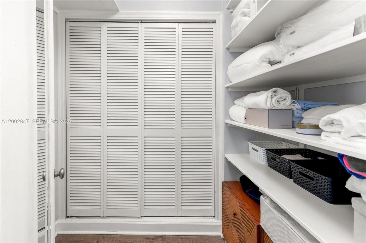 2421 Lake Pancoast Dr, Unit 3D, Miami Beach, FL 33140 Photo