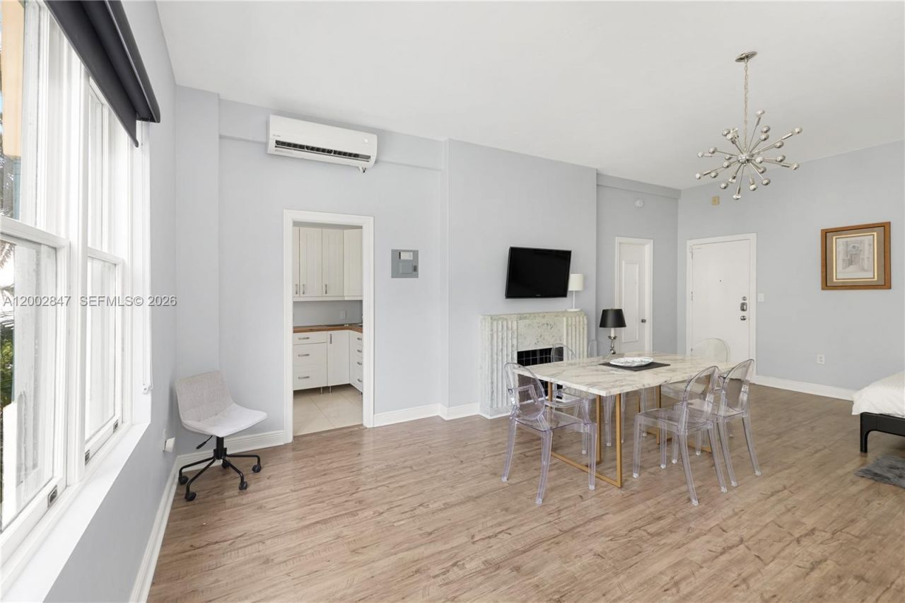 2421 Lake Pancoast Dr, Unit 3D, Miami Beach, FL 33140 Photo