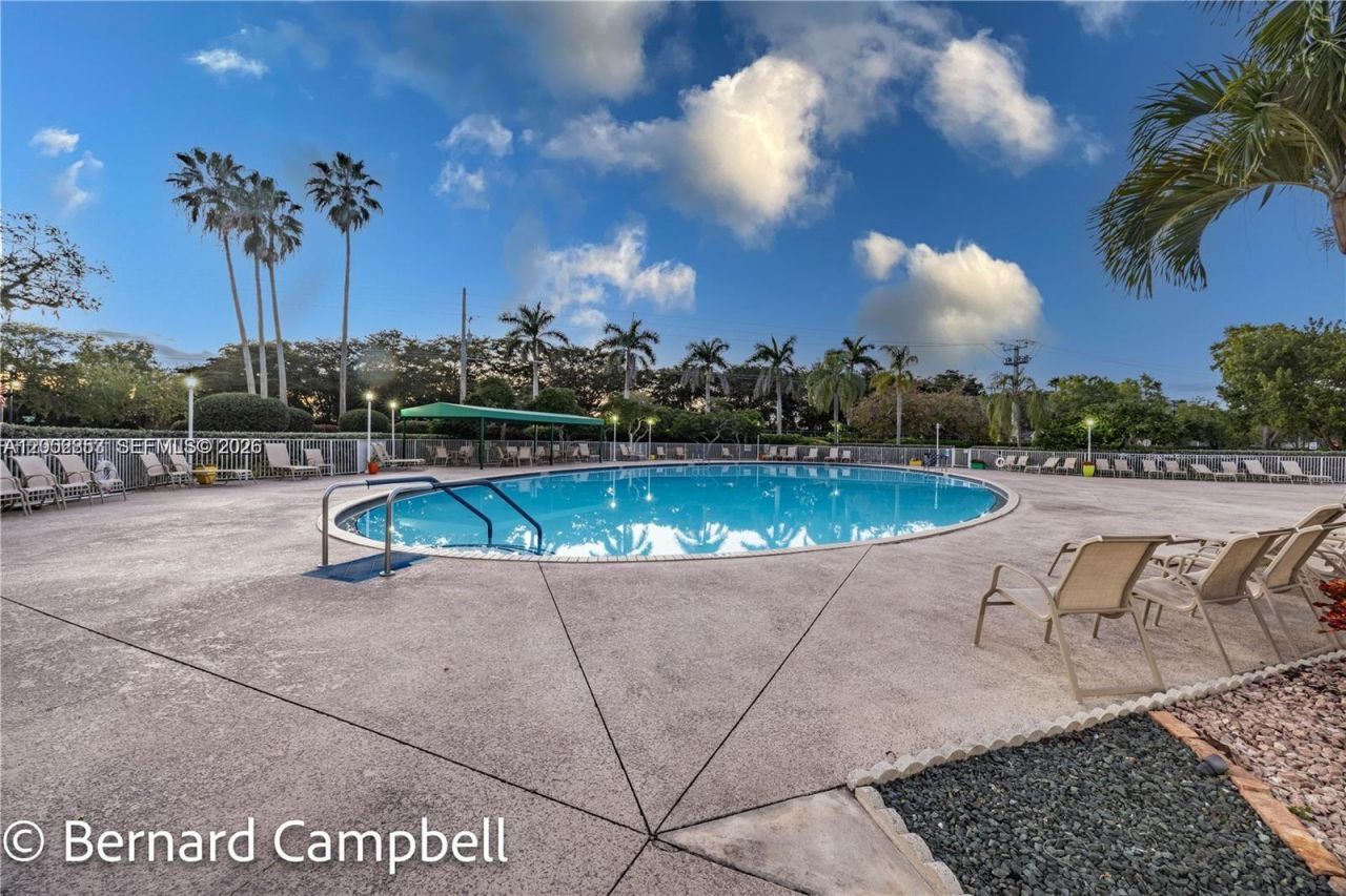 7264 S Devon Dr, Unit 112, Tamarac, FL 33321 Photo