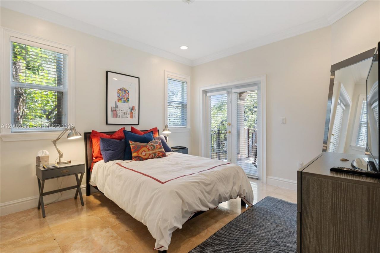 3171 Indiana St, Unit 3171, Miami, FL 33133 Photo