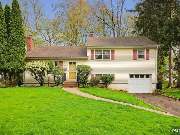 22 Springbrook Road, LIVINGSTON, NJ 07039