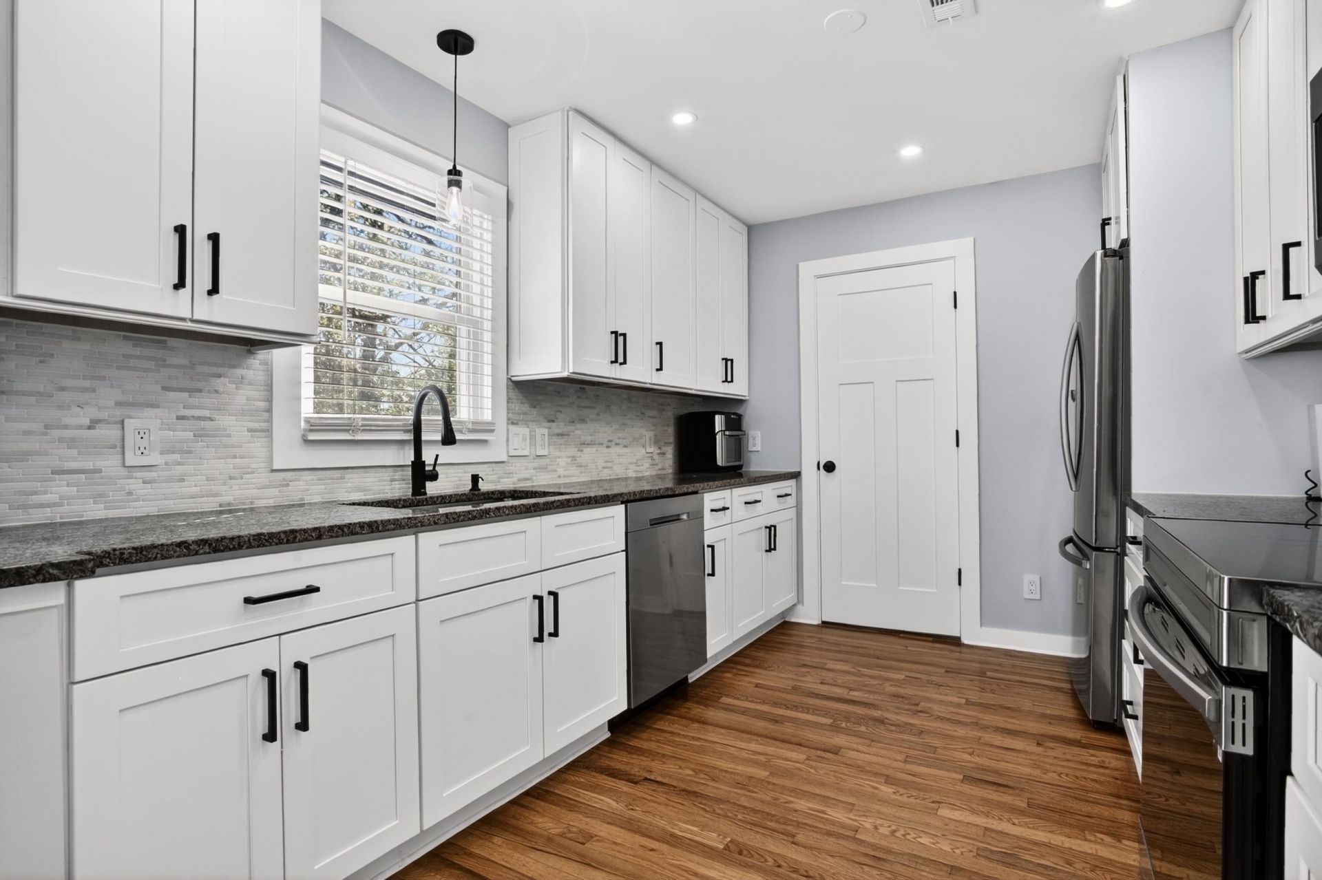 922 Salt Pl. Photo 11