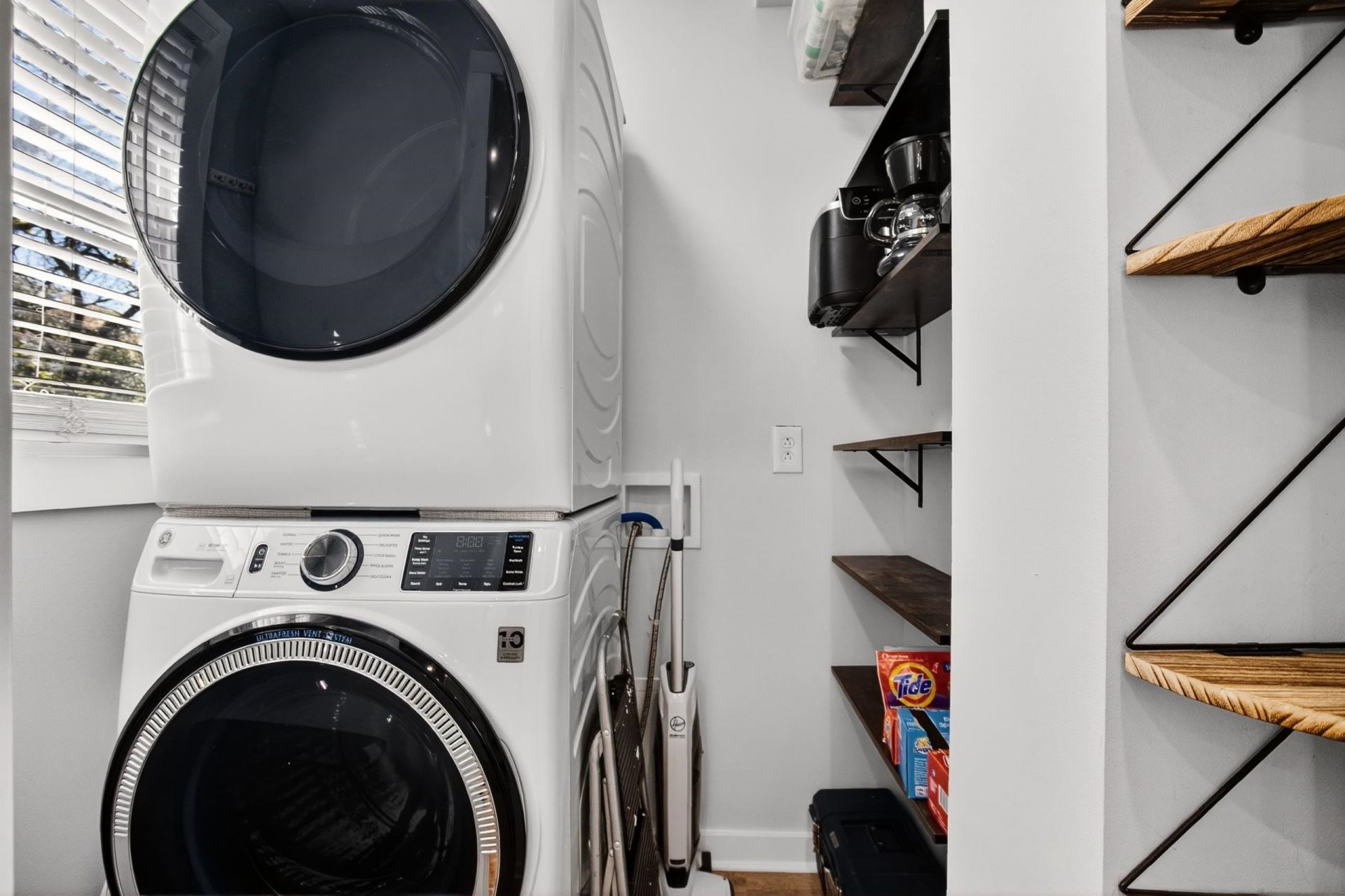 922 Salt Pl. Photo 15