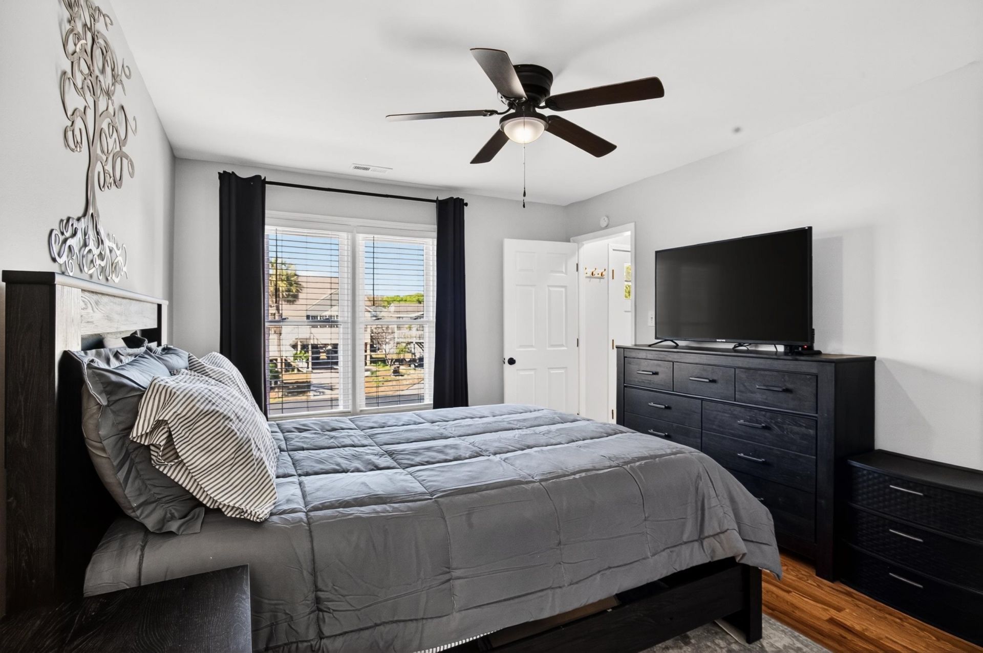 922 Salt Pl. Photo 17