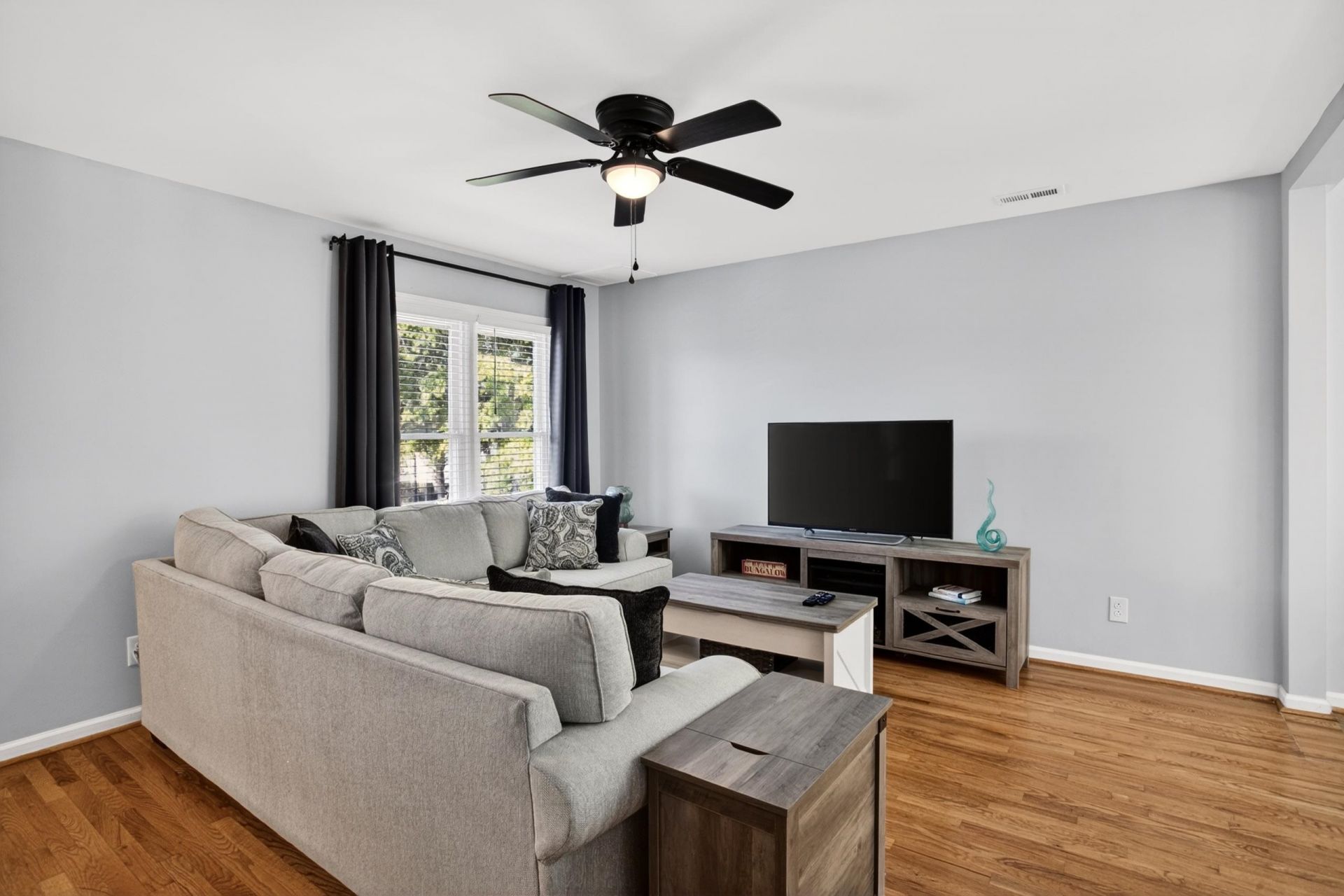 922 Salt Pl. Photo 5