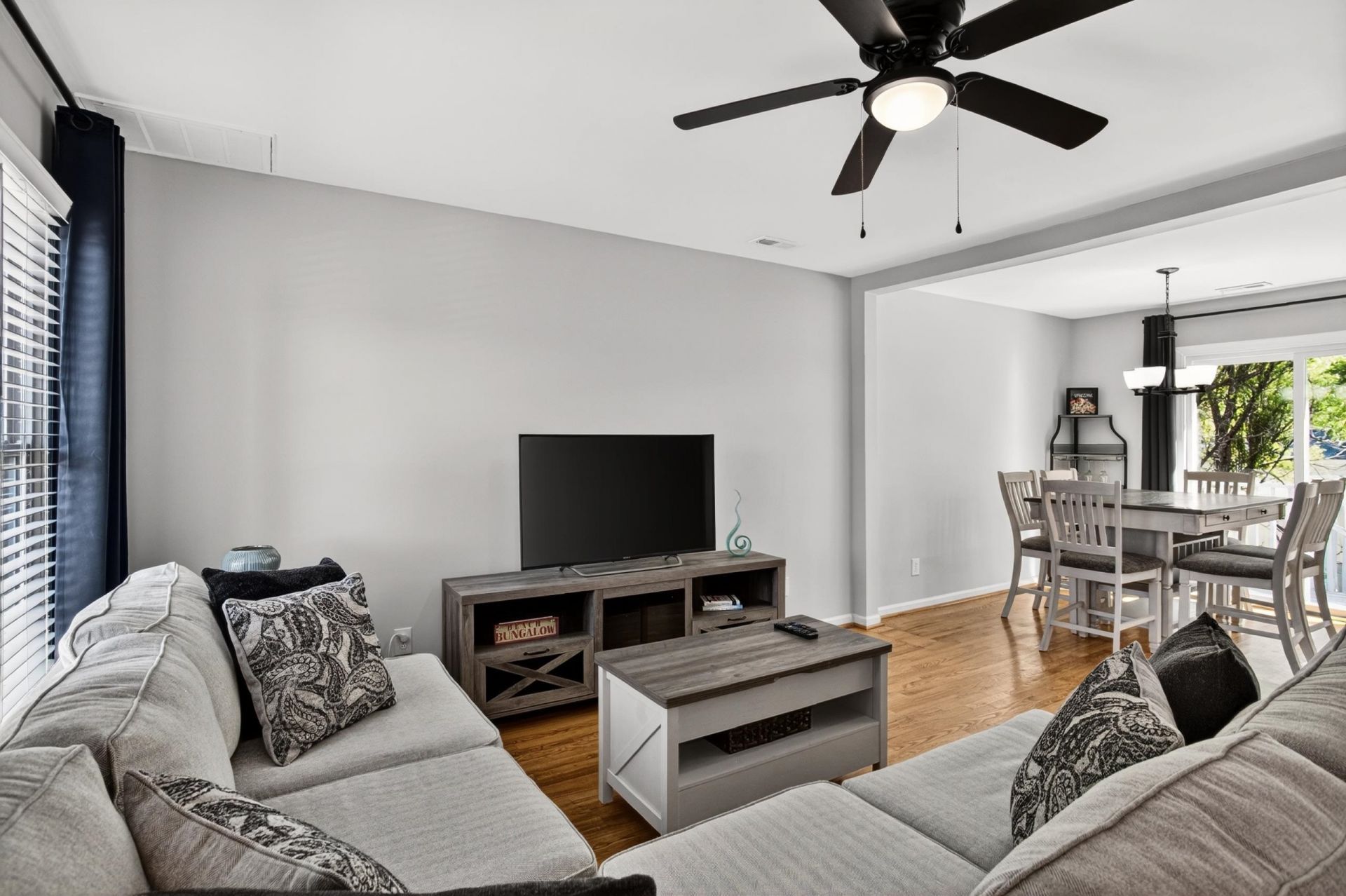 922 Salt Pl. Photo 6